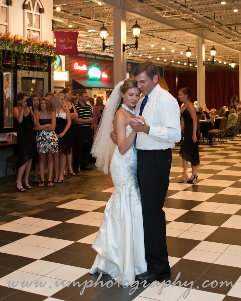 IMAGE: http://i195.photobucket.com/albums/z19/karenbaby12/8Q2F2075.jpg