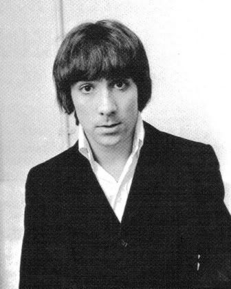 http://i195.photobucket.com/albums/z230/gersno1/keithmoon08.jpg