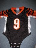 th_12MCarsonPalmer-9-BengalsOnesieJersey.jpg?t=1282614243